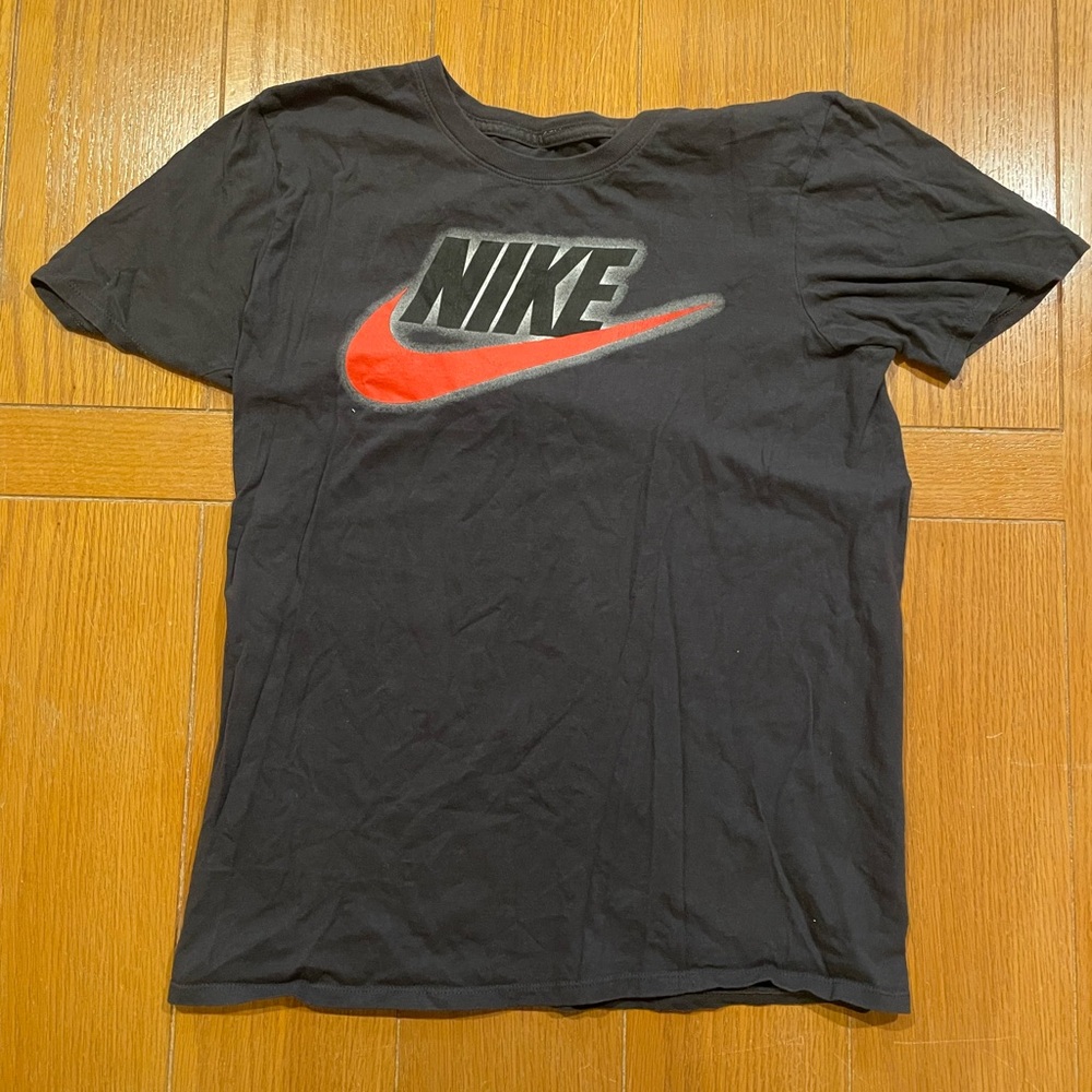 The Nike Tee - Swoosh